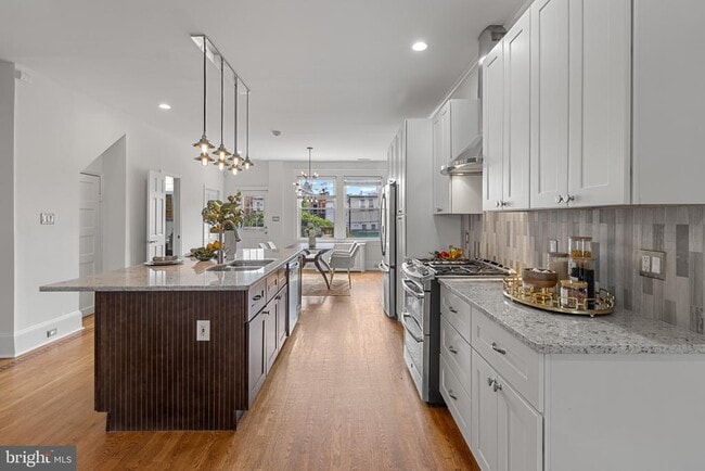 Foto del edificio - 3551 13th St NW