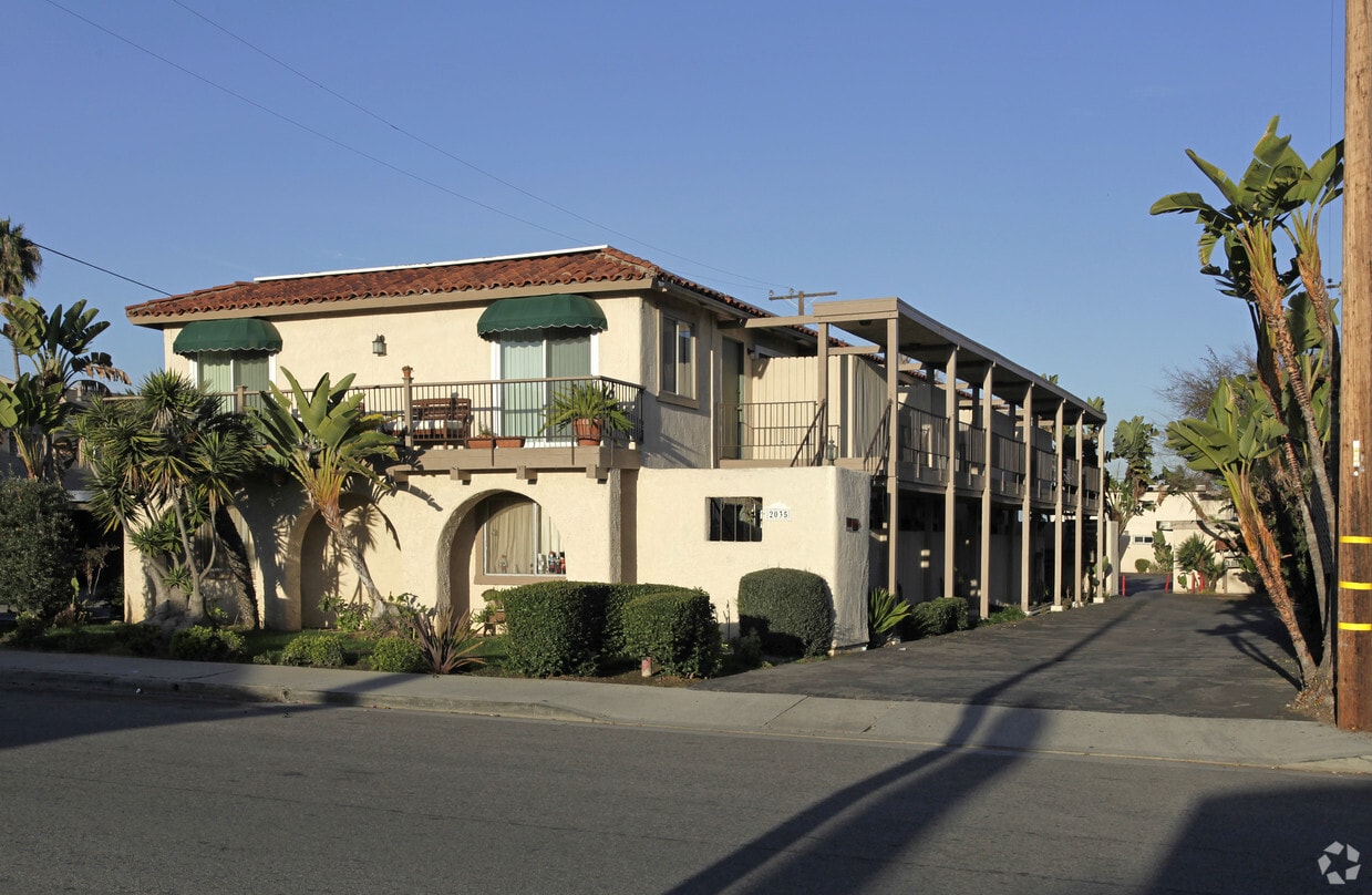 Primary Photo - 2035 Fullerton Ave