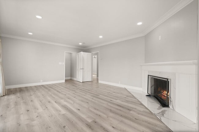 Building Photo - 35-35 Kennebec Ave