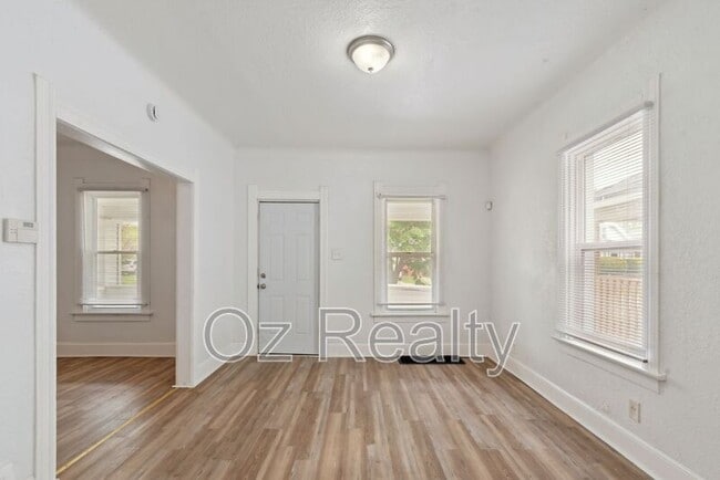 Building Photo - 25 E Pearl St