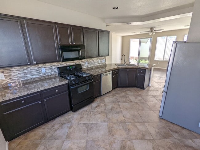 Building Photo - 7585 Aspen Color St