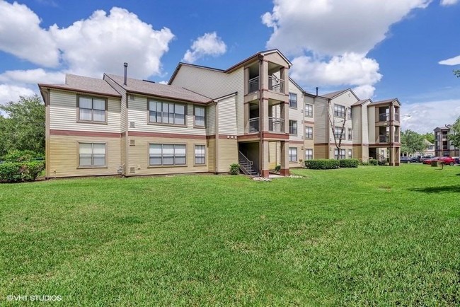 Gorgeous Courtyard Spaces - Falcon Trace