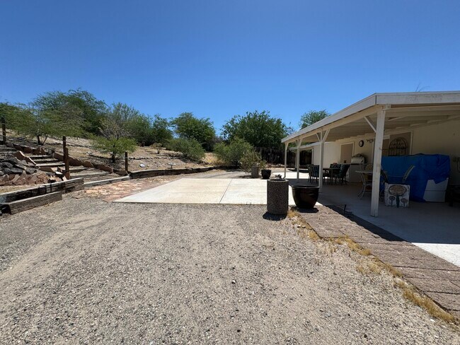 Building Photo - 1675 E Schiffer Rd