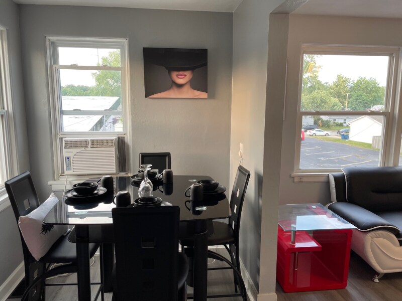 Foto principal - 1018 W Jefferson Blvd
