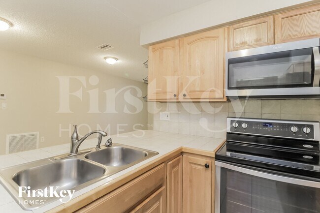 Foto del edificio - 5210 Holden Rd