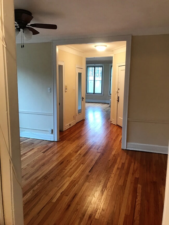 Foto del edificio - 322 Washington Blvd