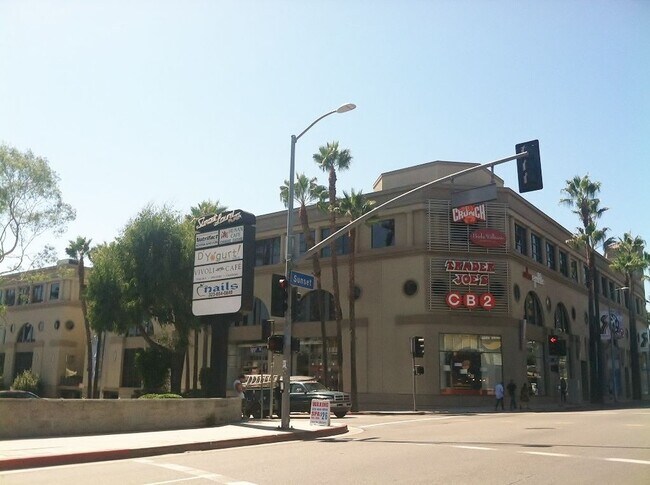 Building Photo - 1520 N Hayworth Ave