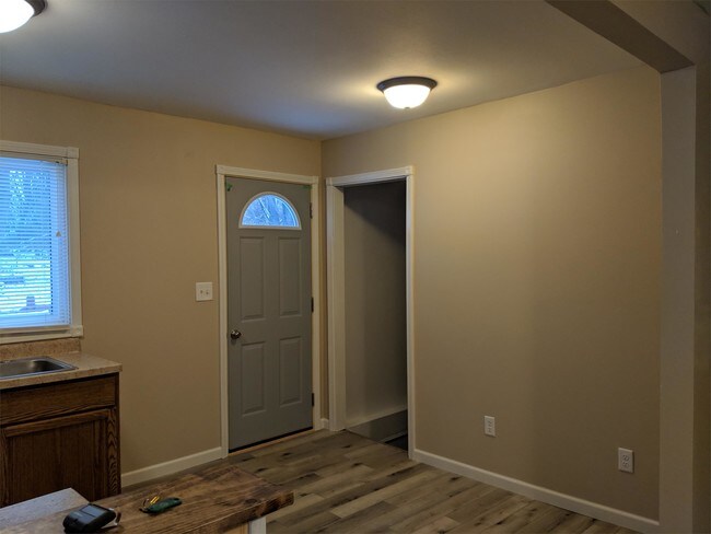 Building Photo - 2015 Rexford Dr
