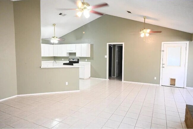 Foto del edificio - 2711 Harvest Lake Dr