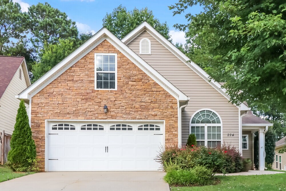 Primary Photo - 224 Greenview Dr