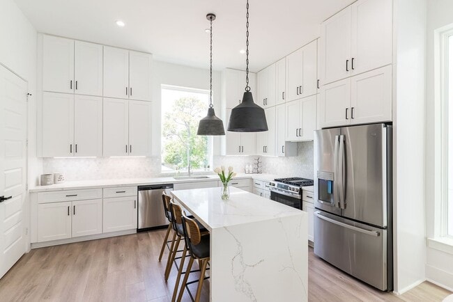 Foto del edificio - 5703 Dolores St