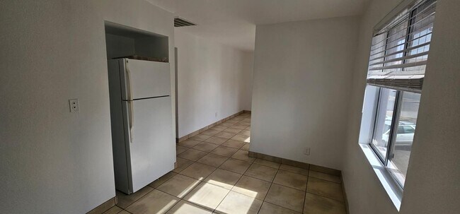 Building Photo - 1551 E Christy Dr
