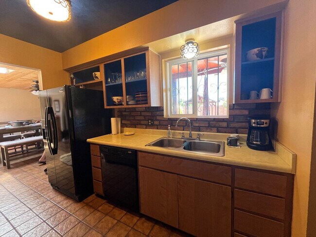 Building Photo - in Sierra Vista All utilities included, fully furnished with short term rental options.