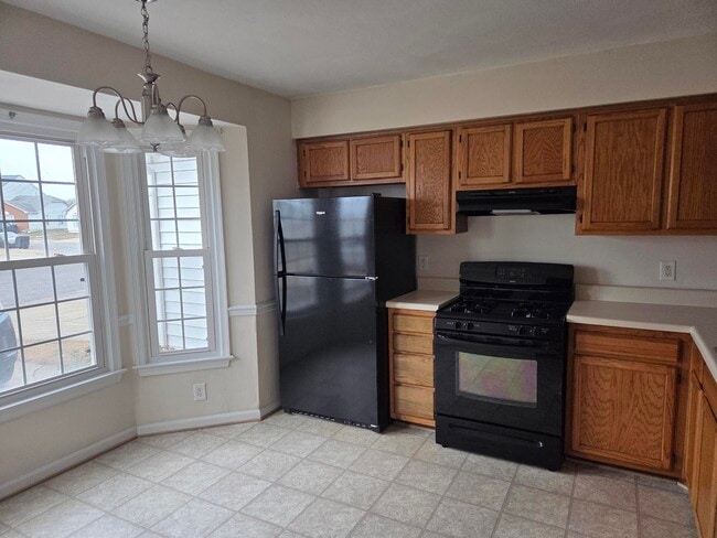 Building Photo - 1615 Mantane Arch