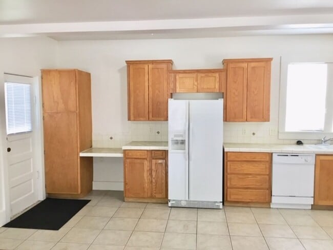 Building Photo - 4br/2.5ba House with Huge Yard and Off Str...