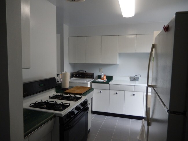 Foto del edificio - LEASE PENDING - Highland Neighborhood Home