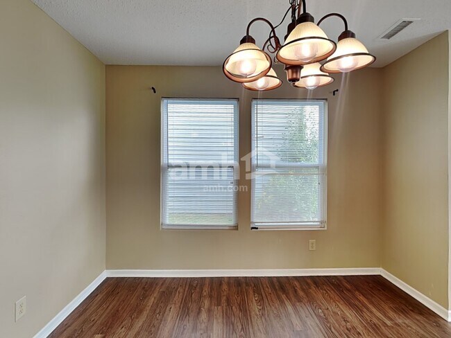 Building Photo - 10856 Grace Dr