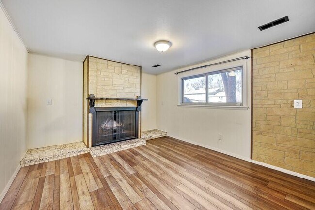 Foto del edificio - 313 Fay Dr