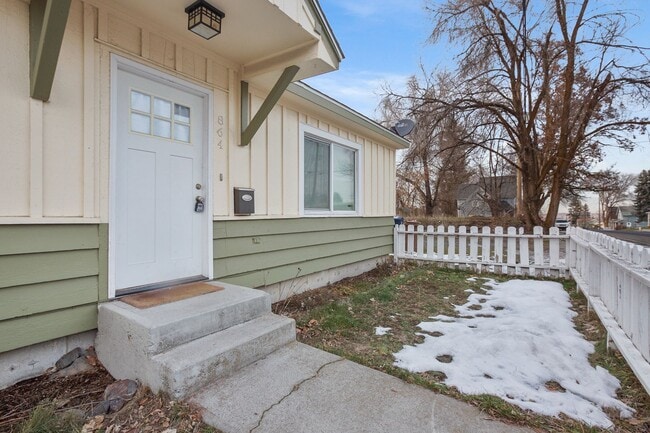 Building Photo - Great townhome near downtown Spokane