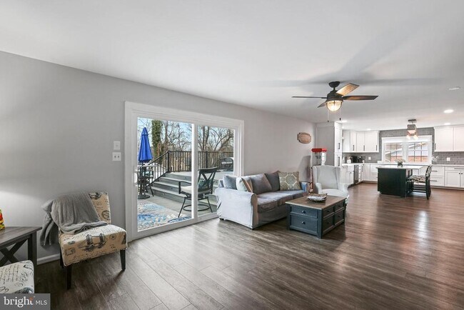 Foto del edificio - 731 W Country Club Dr