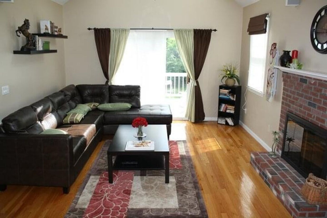 Primary Photo - 3 Bedroom Single Family Home with Central A/C