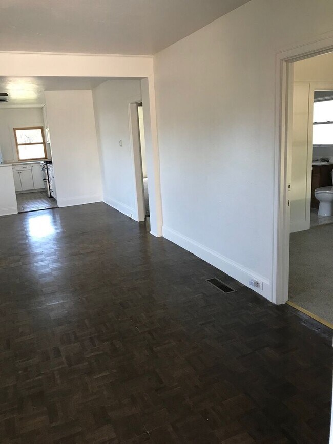 Building Photo - 2 Bd, 2 Bath House