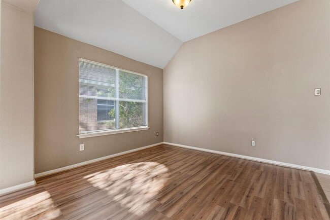 Building Photo - 30218 Deleon Fields Dr