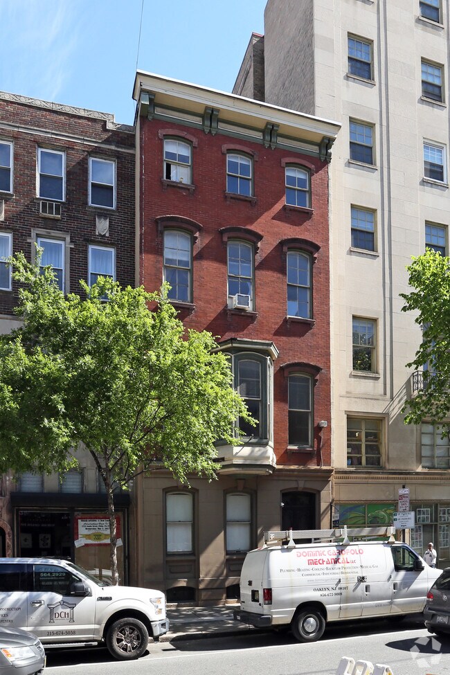 Building Photo - 2031 Chestnut St