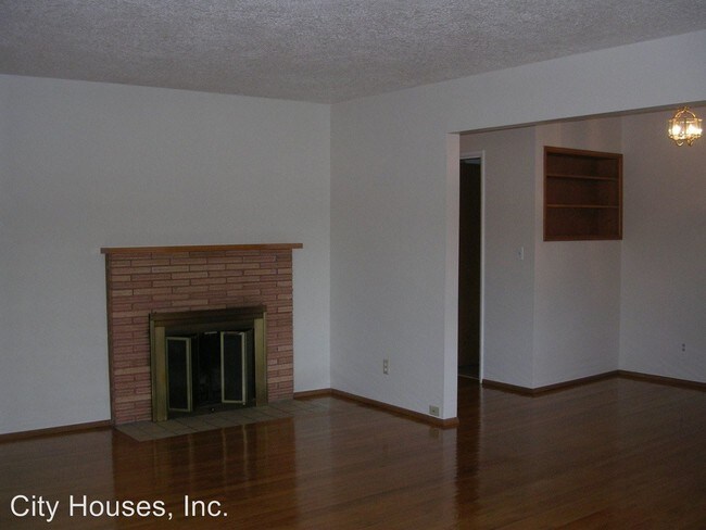 Building Photo - 6208 NE Glisan St