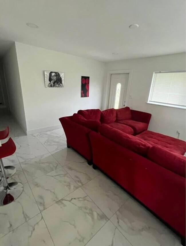 Foto del edificio - 372 NW 4th Ct