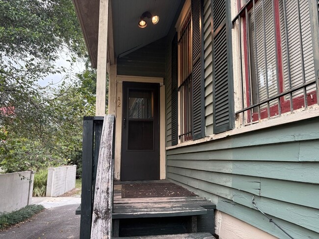 Building Photo - 227 Orange St