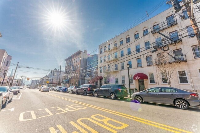 Building Photo - 211 48th St