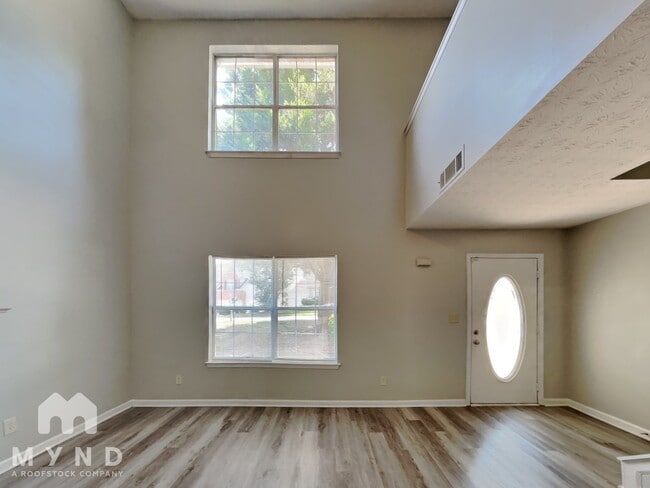 Building Photo - 605 Kings Pl
