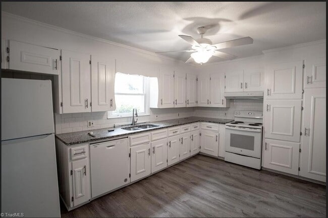 Foto del edificio - 2530 Merrimont Dr NW