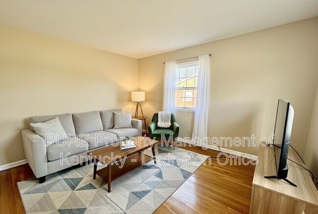 Building Photo - 2037 Garden Springs Dr
