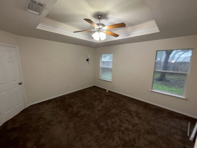 Foto del edificio - 5705 Sulfur Spring Dr