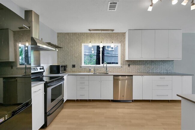 Foto del edificio - 19 Gambrel Oak Pl
