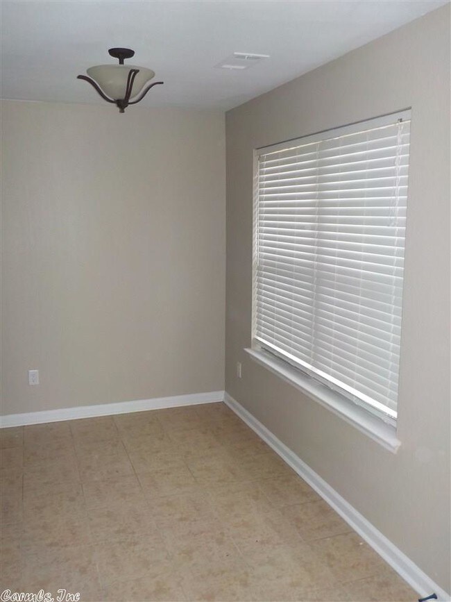 Foto del edificio - 14070 Magnolia Glen Dr