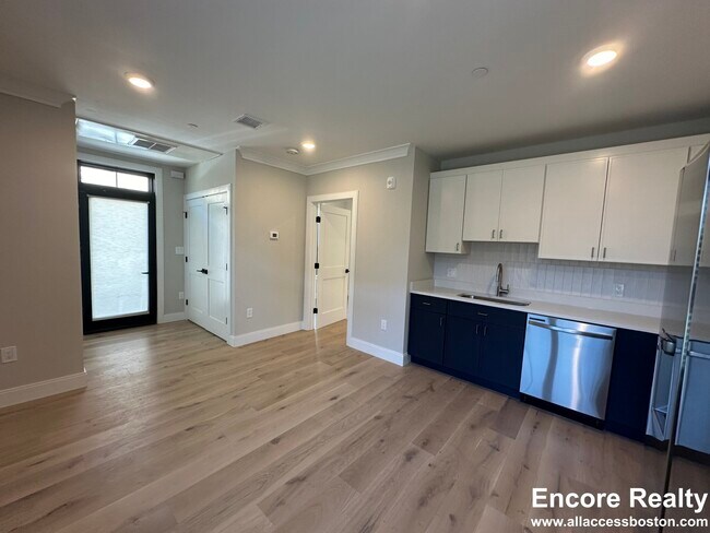 Foto del edificio - 163 Everett St