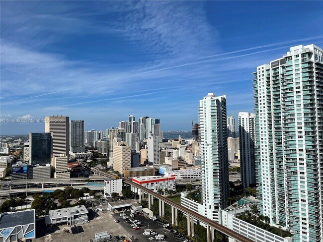 Foto del edificio - 185 SW 7th St