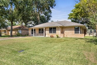 Building Photo - 2106 Stonecrest Dr