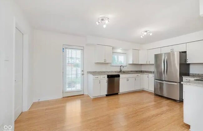 Building Photo - 10409 Barmore Ave