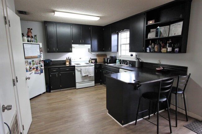 Building Photo - 2389 Gregory Dr