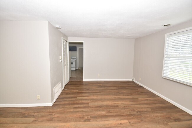 Foto del edificio - Mishawaka South-side 3 bedroom with a fenc...