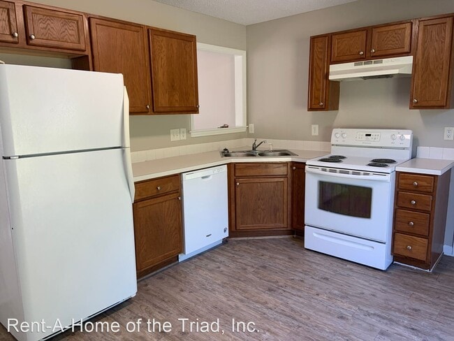 Building Photo - 3 br, 2 bath House - 4613 Mallard Creek Drive