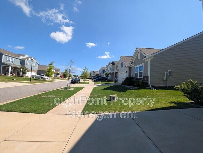 Building Photo - 2167 Vanderlyn St