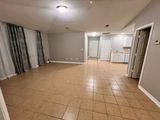 Foto del edificio - 6127 E Clay St