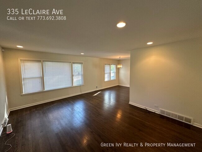 Foto del edificio - 335 Leclaire Ave