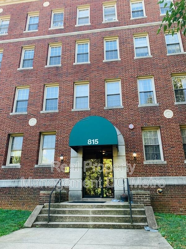 Foto del edificio - 815 Maryland Ave NE