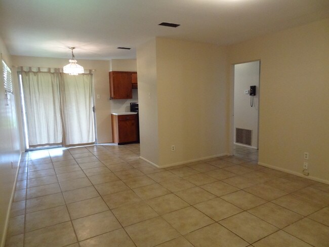 Foto del edificio - 444 Normandy Rd